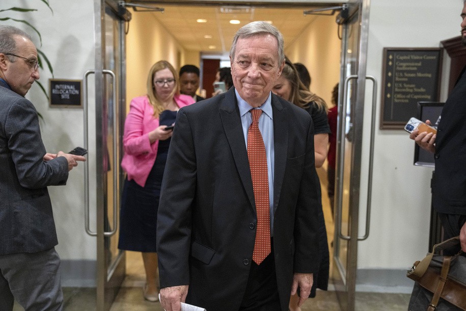 Durbin supera a los republicanos en audiencia judicial y citaciones emitidas en investigación de ética de la Corte Suprema