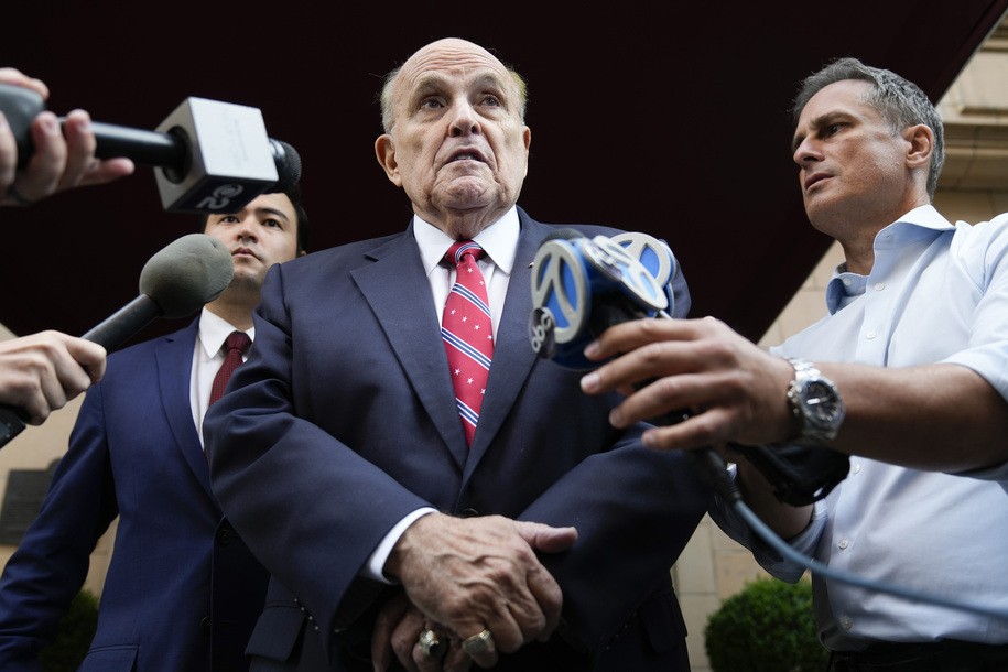 El juicio con jurado decidirá cuánto debe pagar Giuliani a los trabajadores electorales por acusaciones falsas de fraude electoral