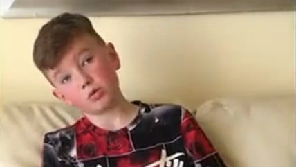 El niño británico Alex Batty le dice a su abuela “Quiero volver a casa” unos SEIS años después de desaparecer durante unas vacaciones en Marbella, España, mientras la policía del Reino Unido se hace cargo de la investigación.
