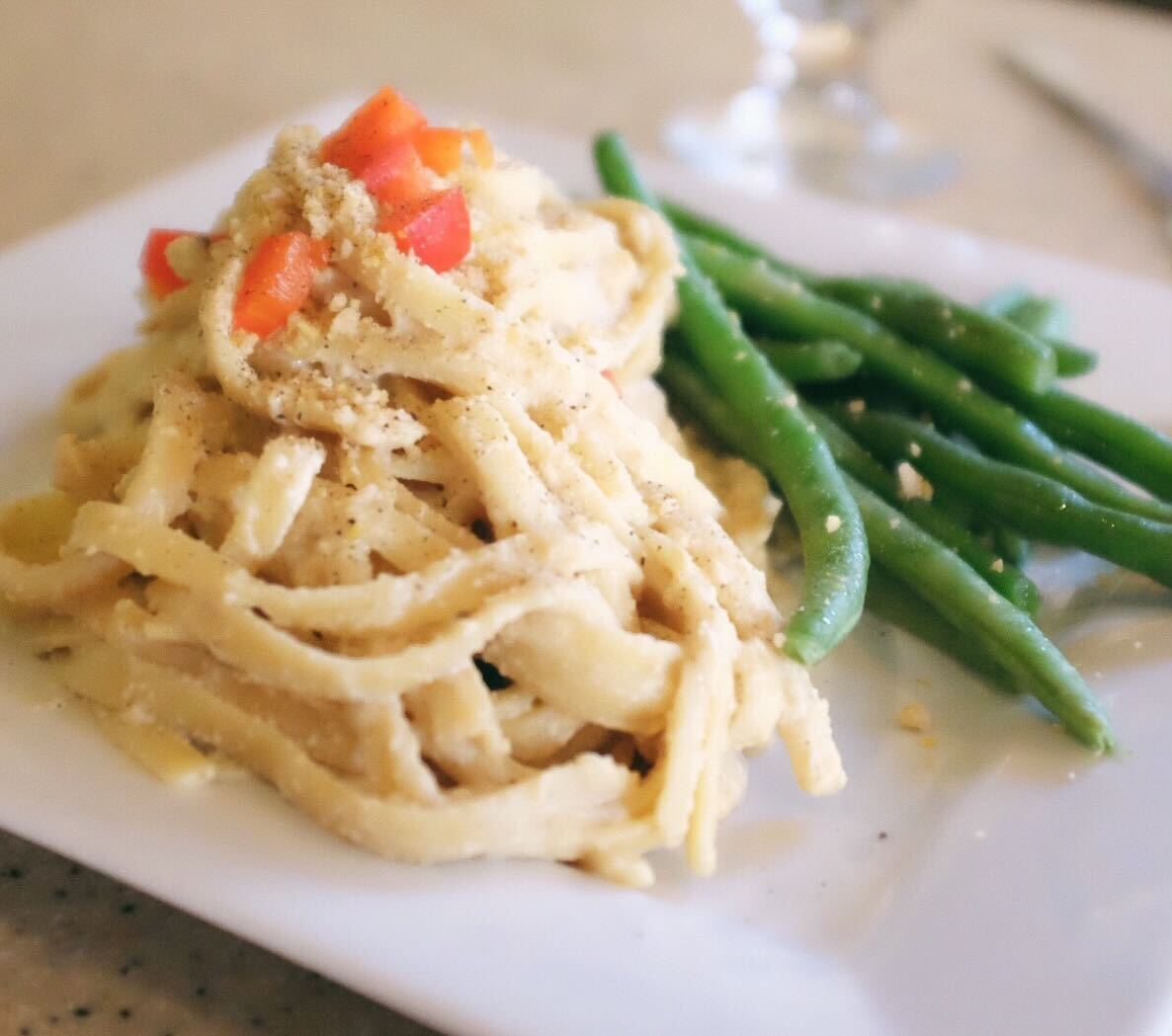 Este Fettucine Alfredo es cremoso y no contiene lácteos