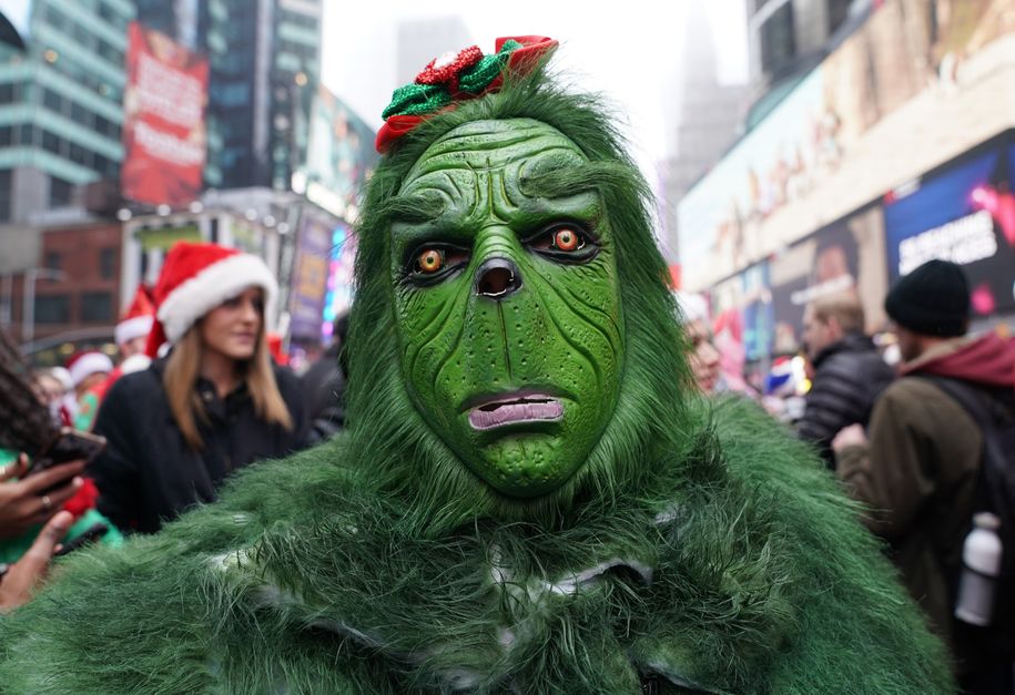 Un asqueroso humanista secular mira tres clásicos de ‘La guerra contra la Navidad’, para que tú no tengas que hacerlo