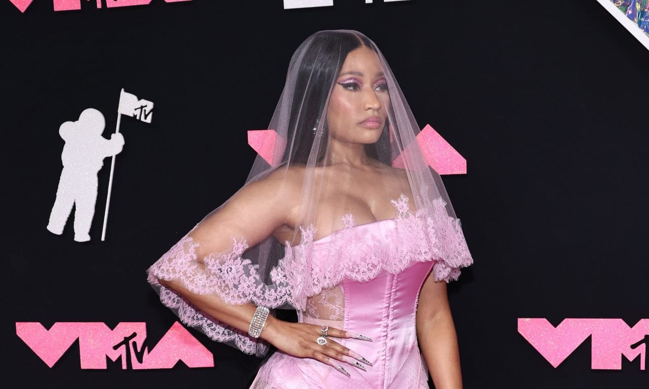 Los fanáticos de Nicki Minaj comparten imágenes de Gagg City antes del lanzamiento de ‘PF2’