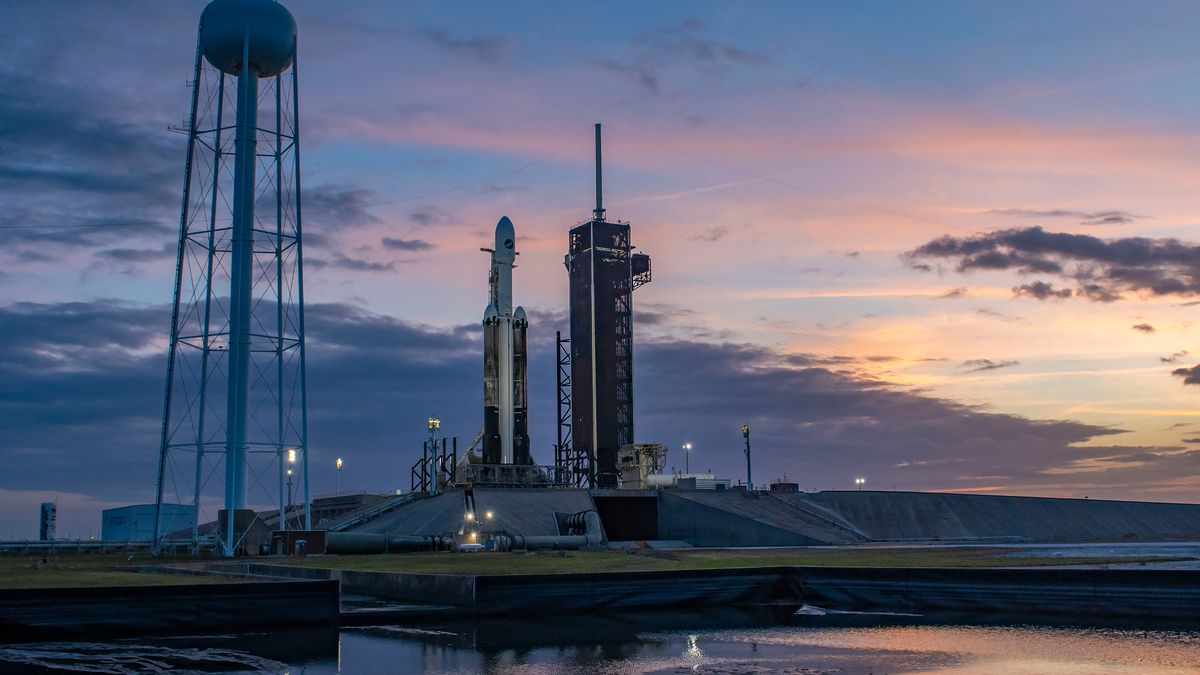 SpaceX cancela el lanzamiento del avión espacial X-37B de Falcon Heavy debido a un problema en tierra