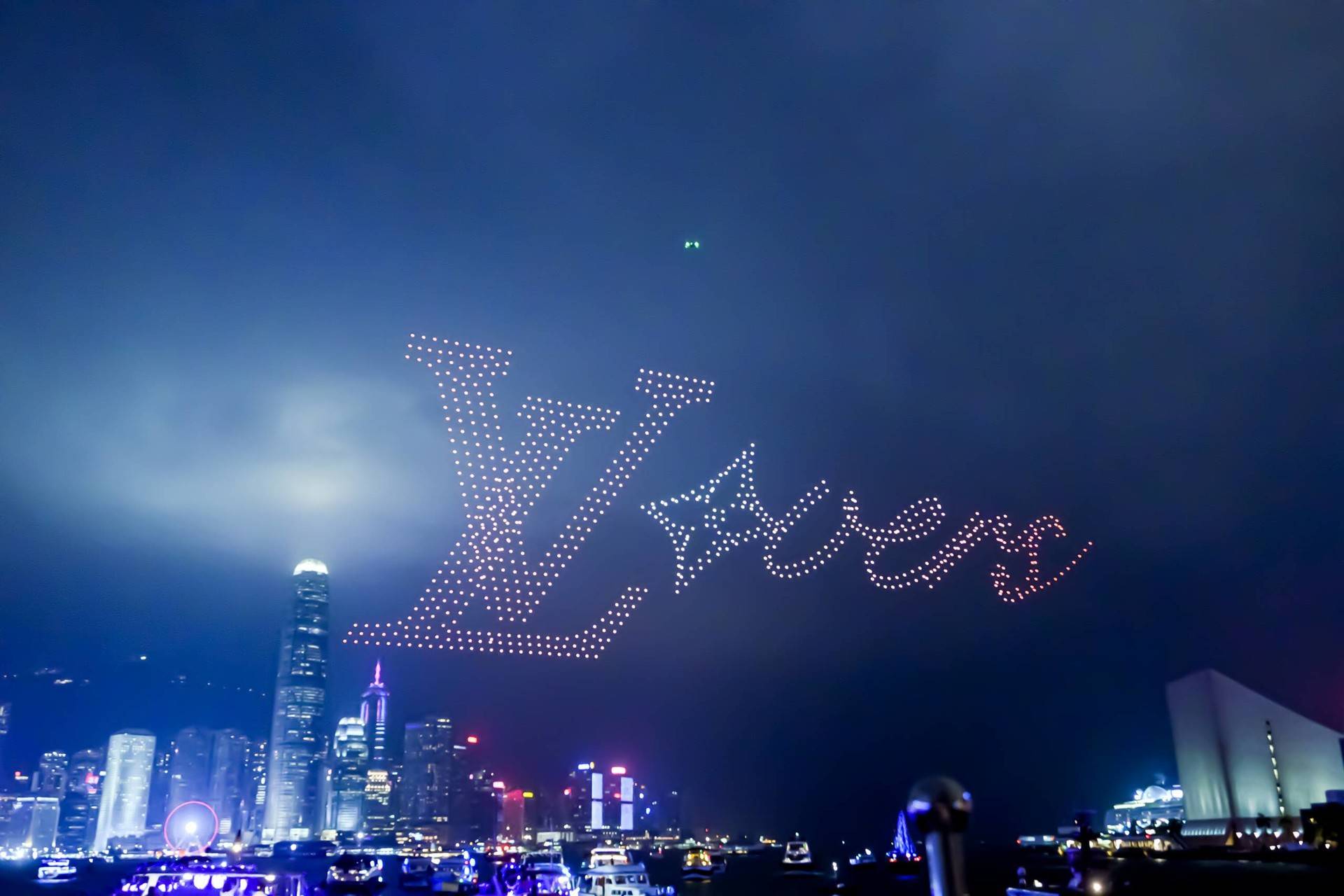Corrección y reemplazo: la deslumbrante pasarela de la Avenida de las Estrellas para el primer desfile de moda de Louis Vuitton y Pharrell Williams destaca a Hong Kong como escenario de clase mundial para megaeventos