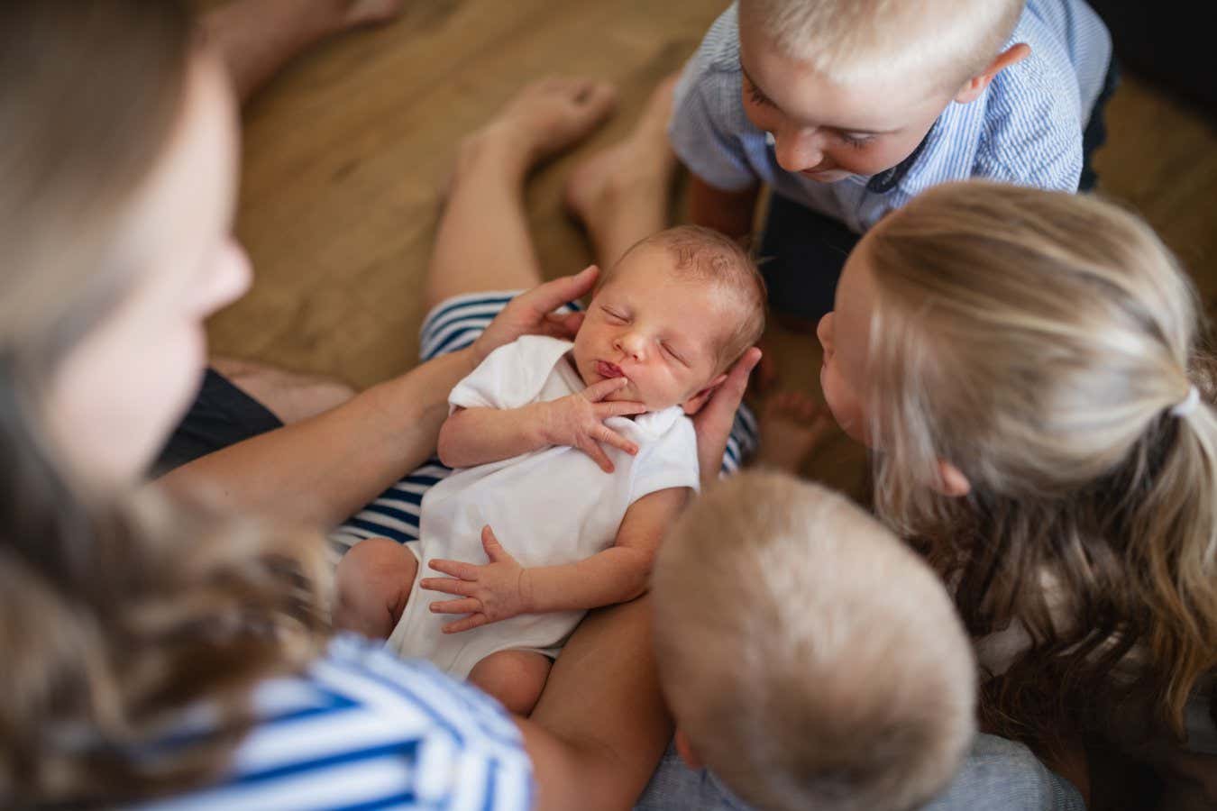 Tener hijos más temprano en la vida está genéticamente relacionado con morir más joven