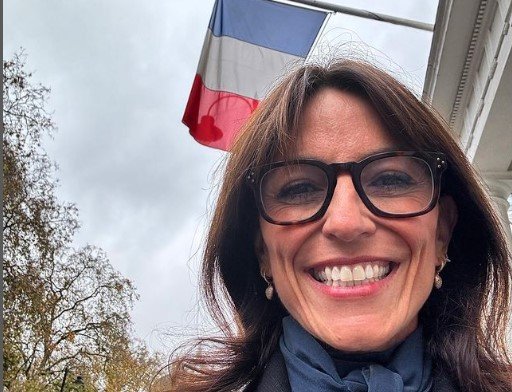 El viaje emocional de Davina McCall al solicitar un pasaporte francés « Euro Weekly News
