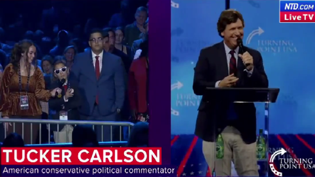 Un niño de 12 años que se metió en problemas por la bandera de Gadsden le pregunta a Tucker Carlson si será el vicepresidente de Trump, y Tucker se descarga por completo con el “senil” Biden