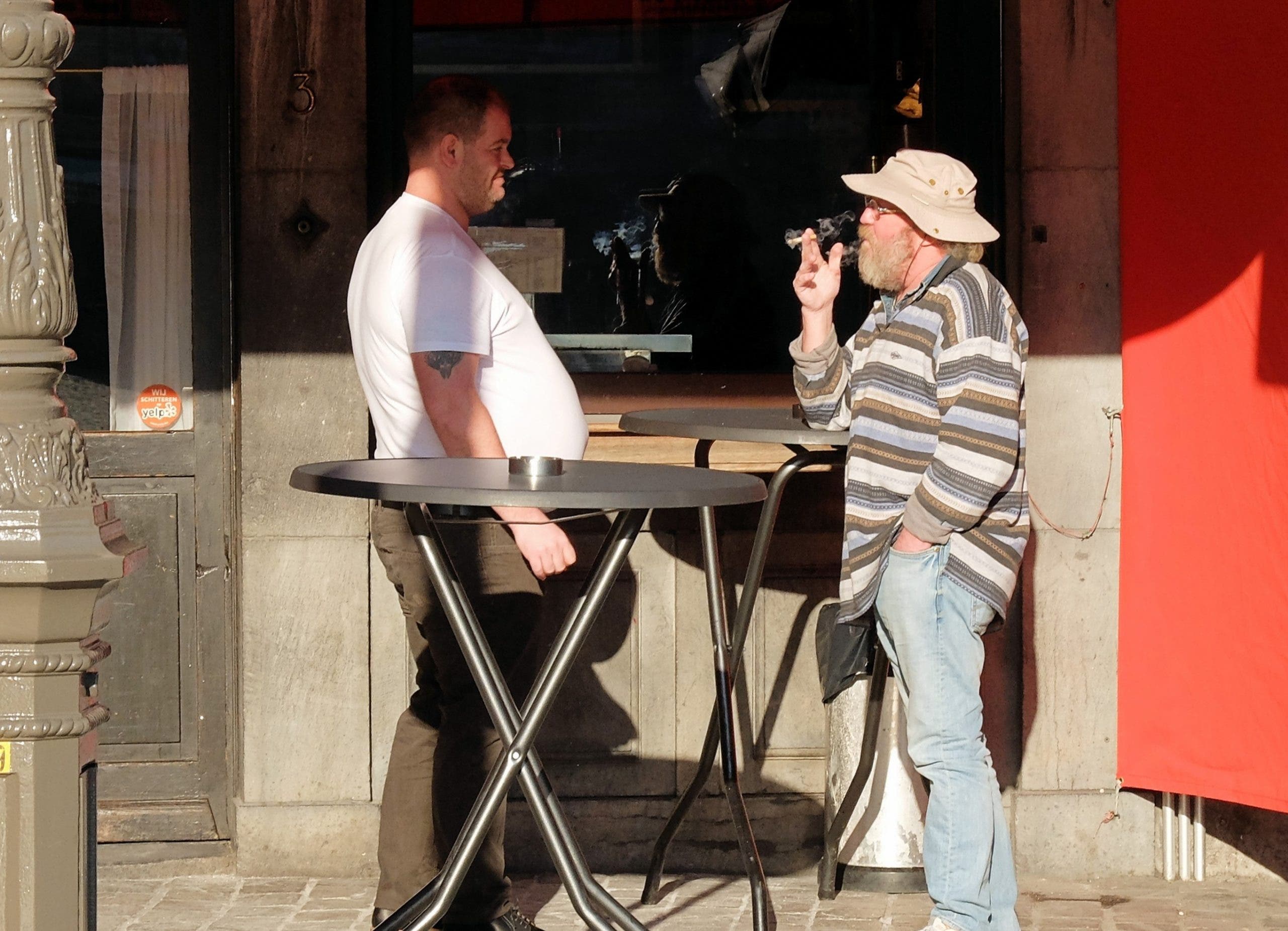 Popular centro turístico de España ofrece exención fiscal a restaurantes y bares que prohíban fumar en las terrazas