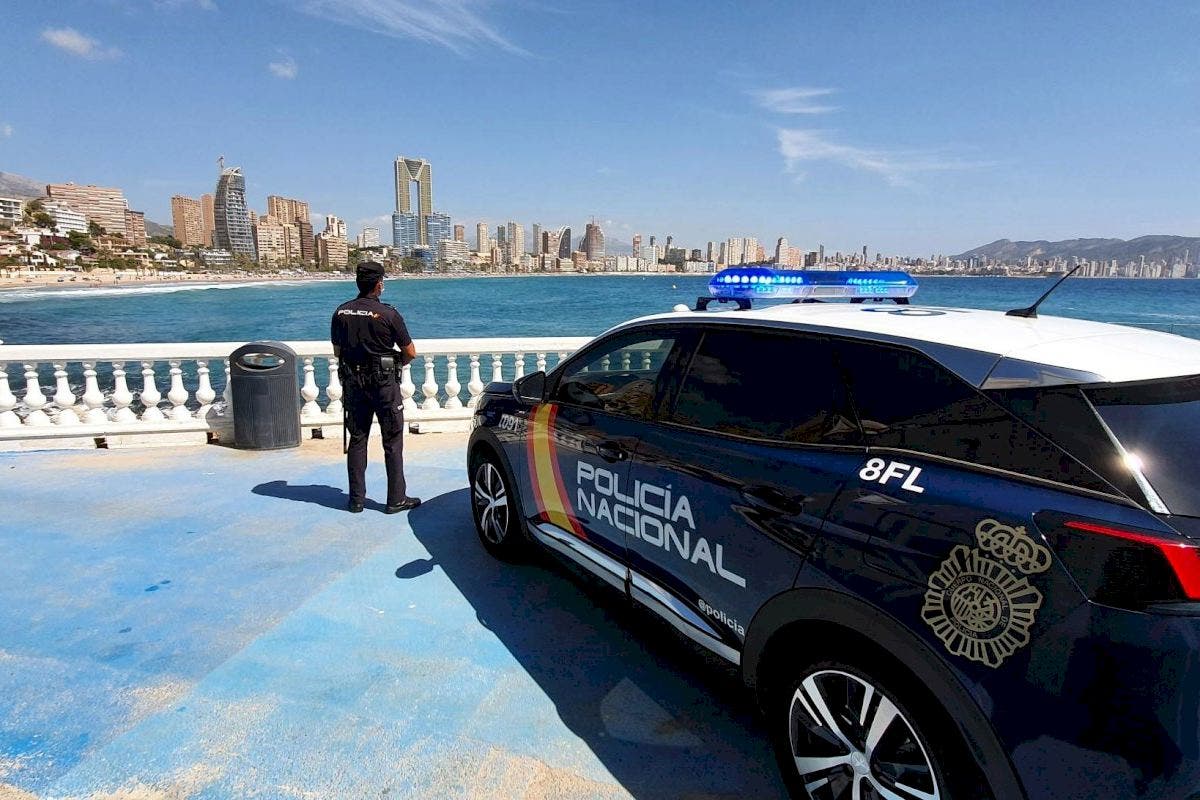 Los británicos vendieron droga a los clientes de bares y hoteles de Benidorm con entrega rápida en patinete eléctrico