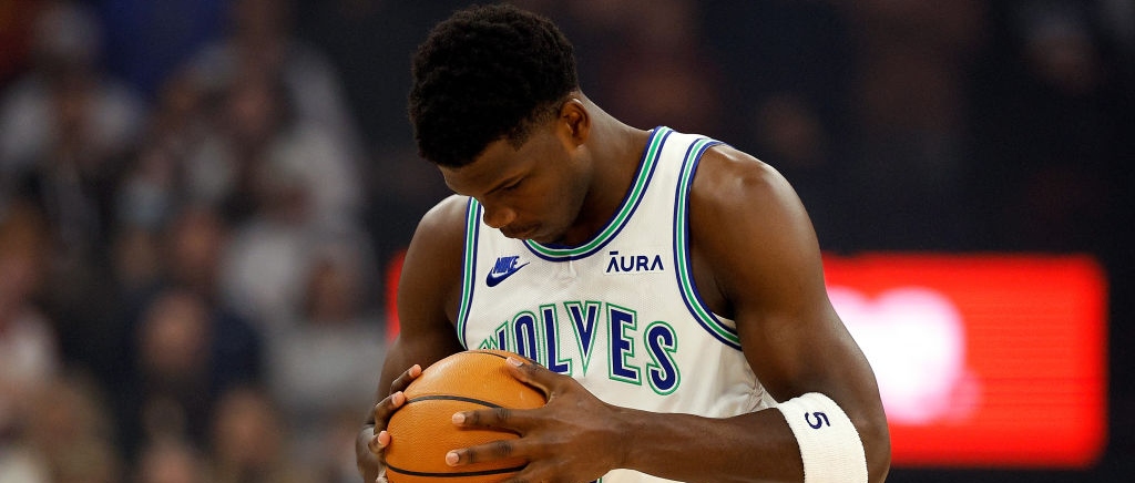 Anthony Edwards se disculpó por decirle a una mujer que abortara