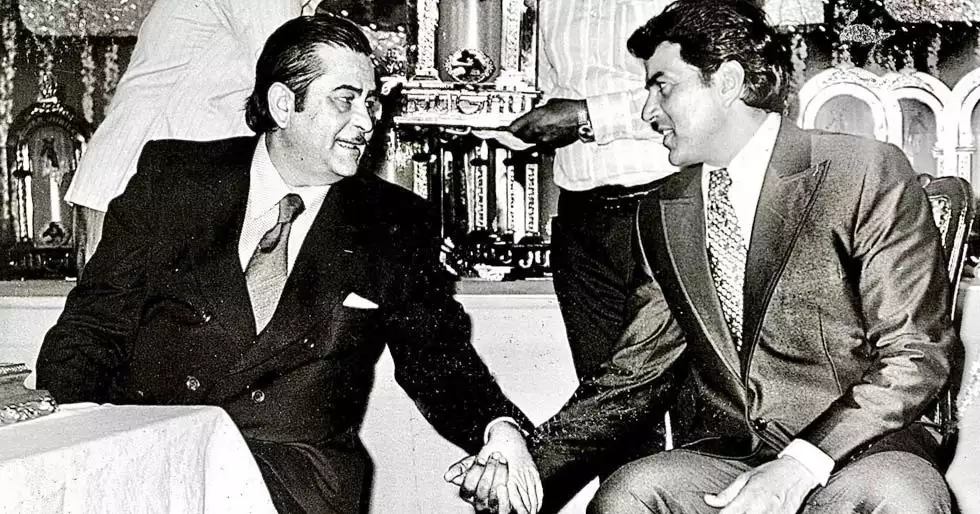 Dharmendra comparte una foto con Raj Kapoor en su 99 aniversario de nacimiento
