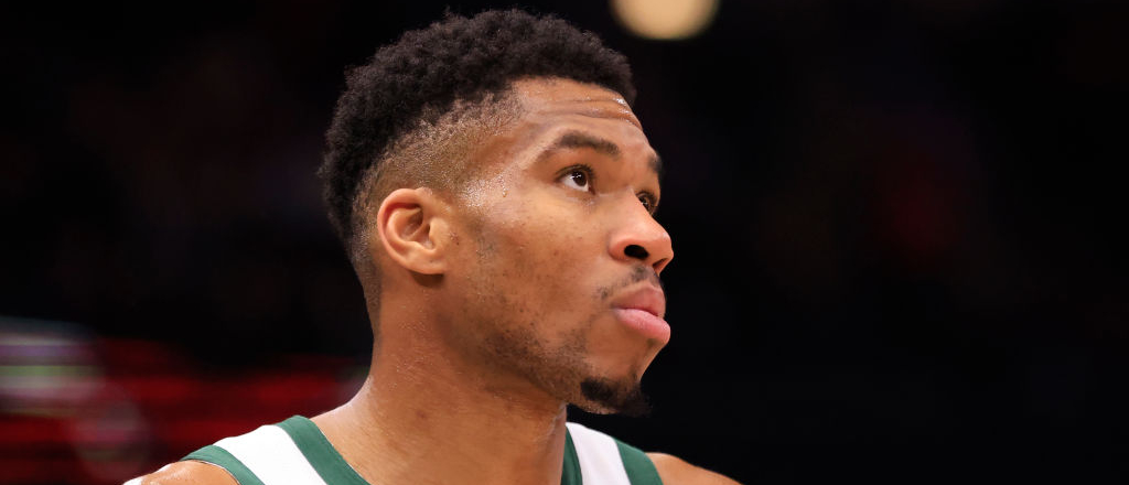 Giannis bromea diciendo que será mejor que MJ, Bird, Magic, Kobe y Shaq si gana el torneo de temporada