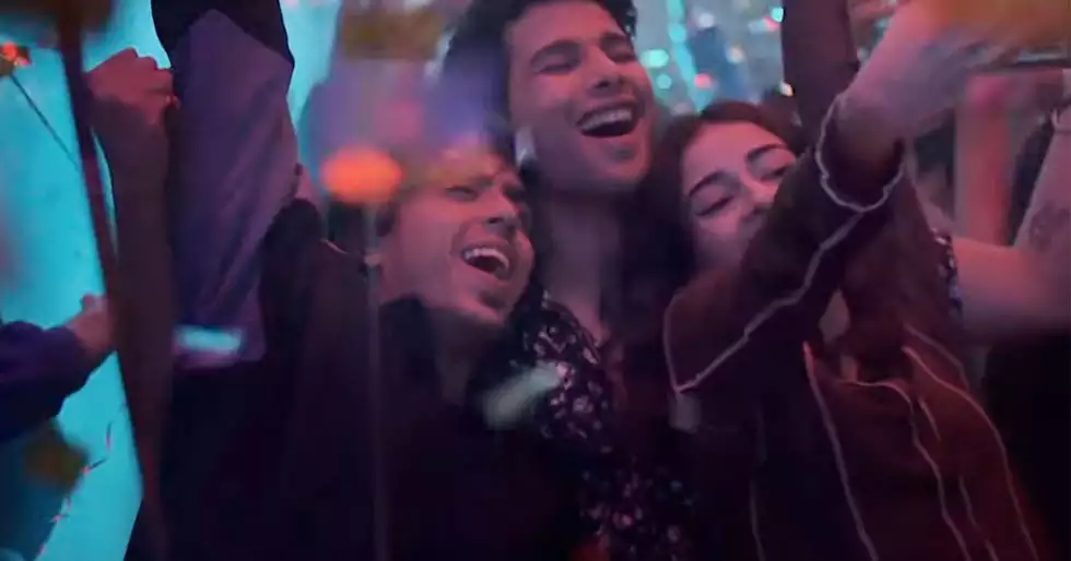 La canción de Kho Gaye Hum Kaha toma instantáneas del Instagram de Ananya Panday, Siddhant Chaturvedi y Adarsh ​​Gourav.