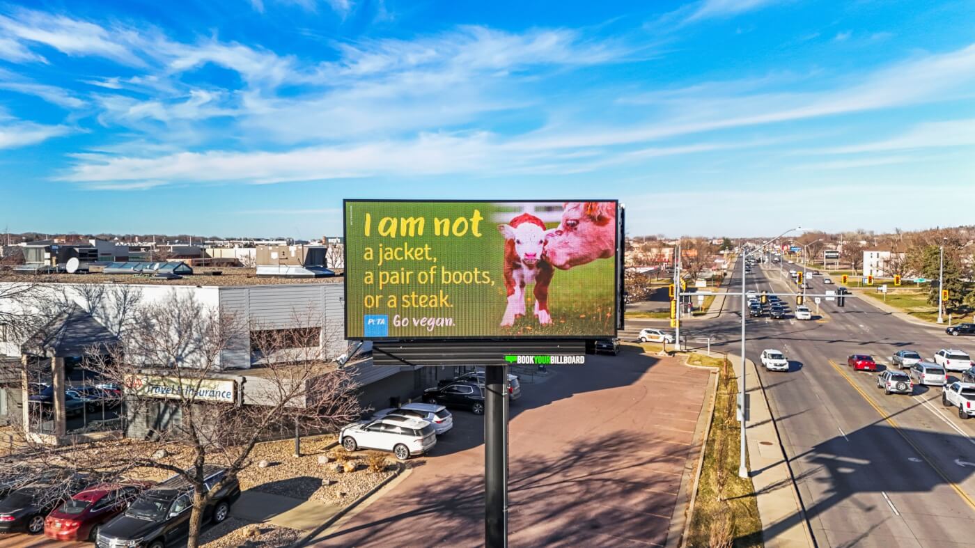 PETA adorna los pasillos con una campaña publicitaria navideña