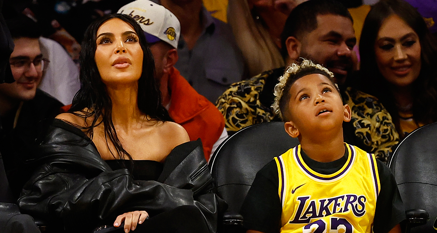Kim Kardashian lleva a Son Saint al juego de los Lakers por su octavo cumpleaños