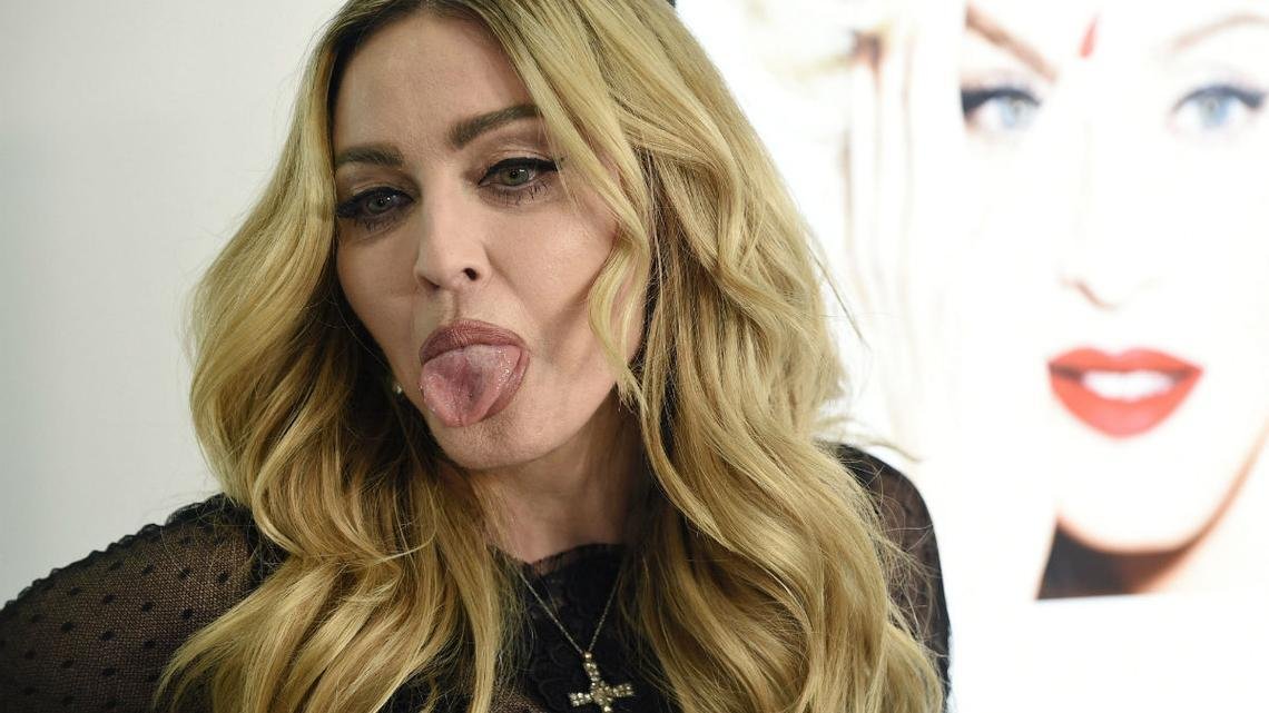 Madonna ABUCHADA por fanáticos enojados mientras los deja ‘horas de espera’ en los Países Bajos.  « Noticias semanales del euro