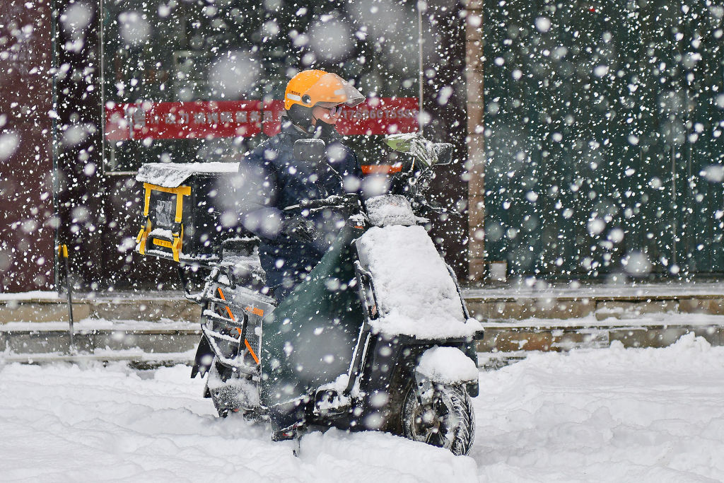 La contaminación provoca raras nevadas industriales en el Reino Unido, los expertos explican cómo sucedió