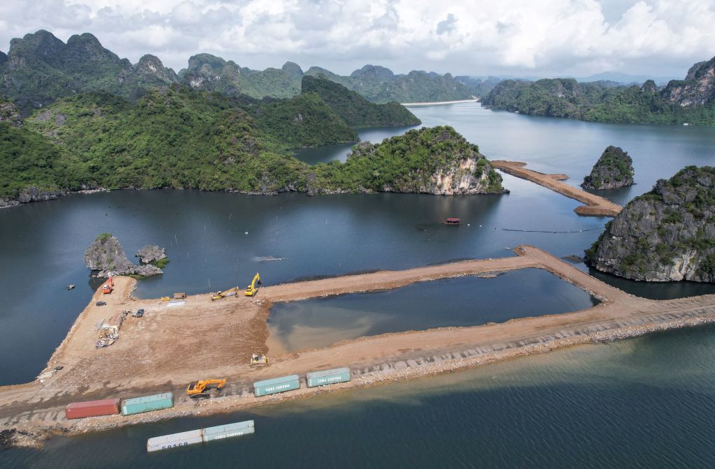La bahía de Ha Long en Vietnam pierde su tono a medida que la contaminación y el desarrollo excesivo se hunden