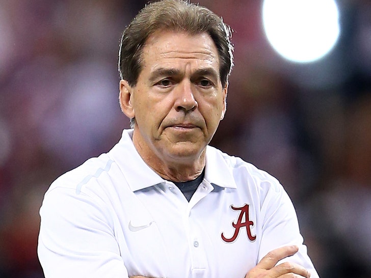 Nick Saban se retira como entrenador en jefe de Alabama
