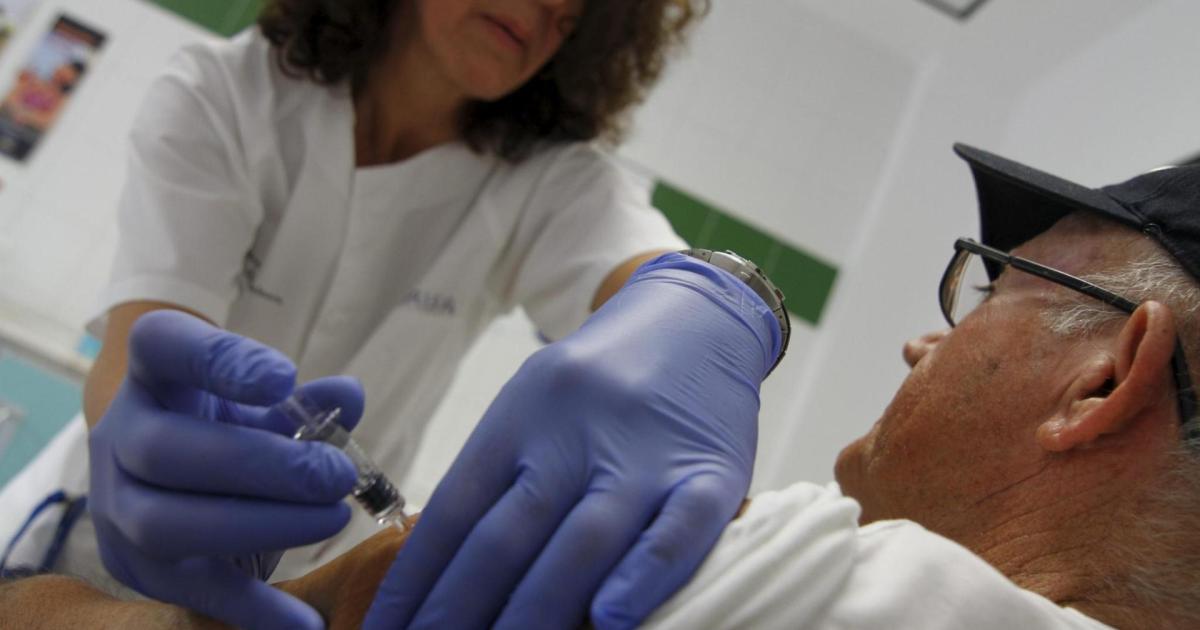 La gripe es más un problema que el Covid mientras los centros luchan