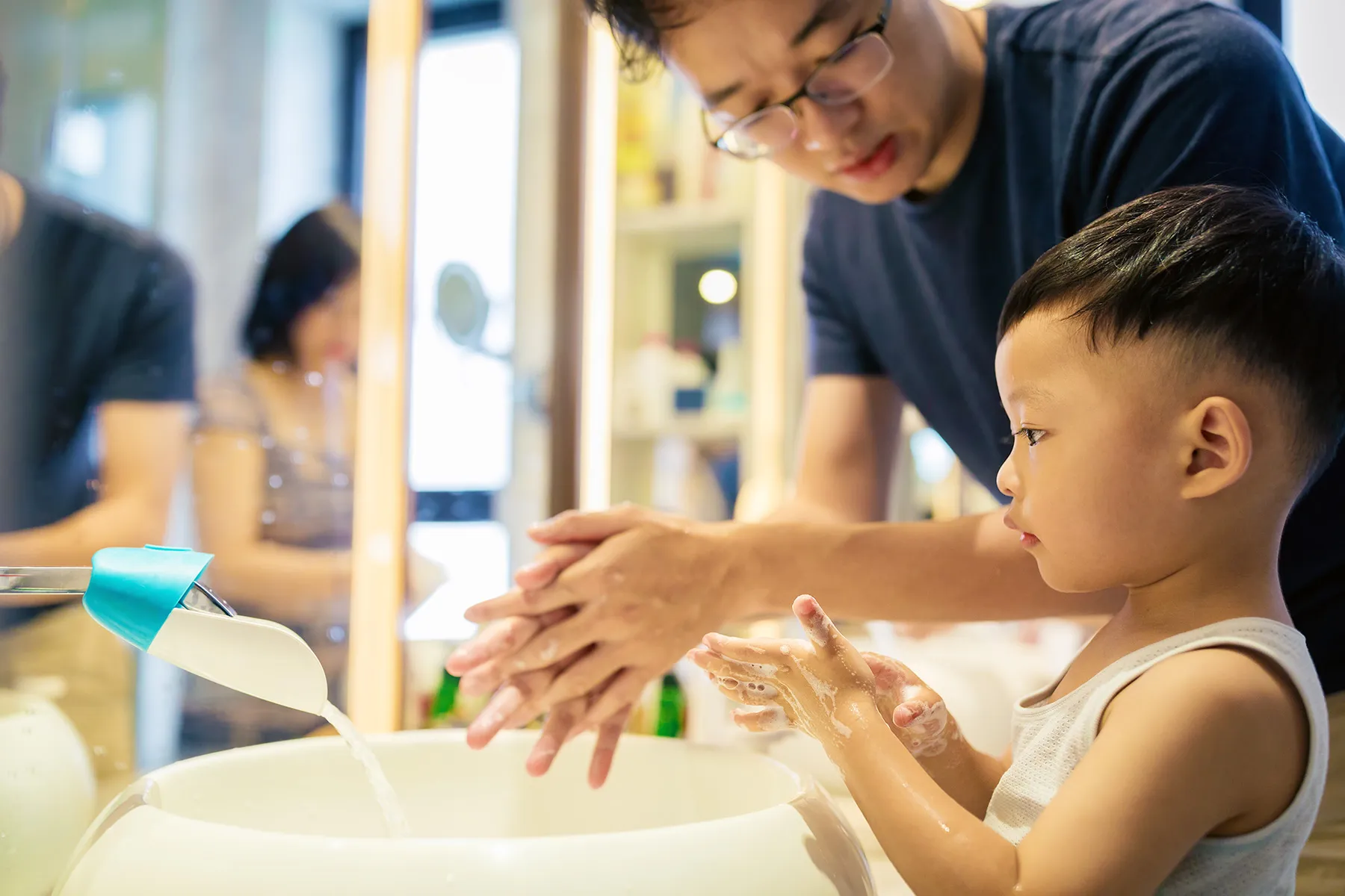 Enseñe a sus hijos a evitar los resfriados