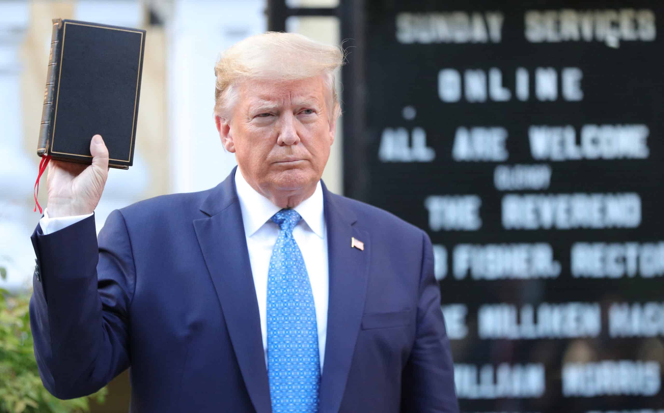 Trump alcanza un nuevo nivel de líder de culto espeluznante con un video que afirma que fue creado por Dios