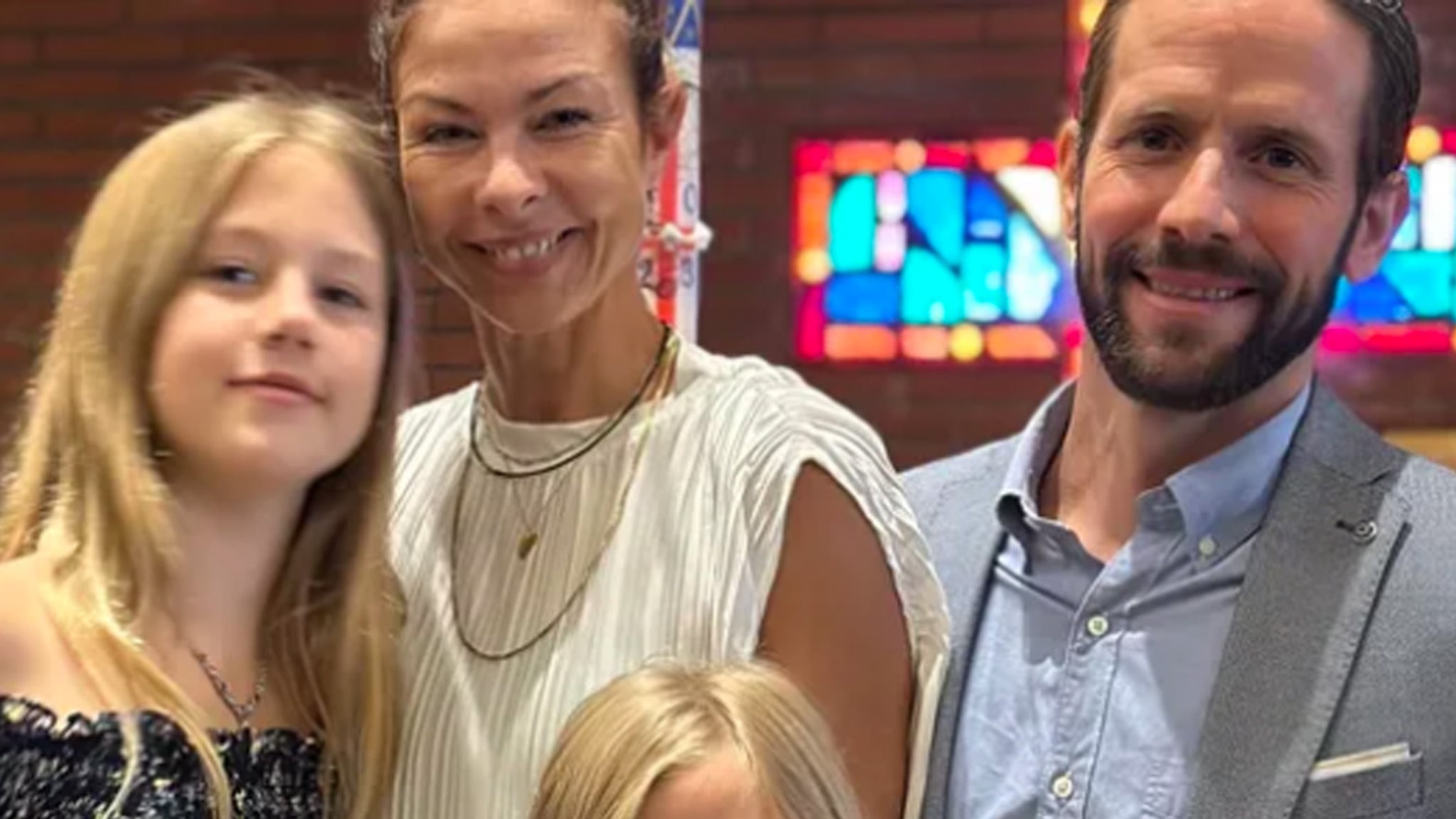 La esposa de Christian Oliver, Jessica Klepser, lamenta el trágico fallecimiento de su esposo e hijos después de un accidente aéreo