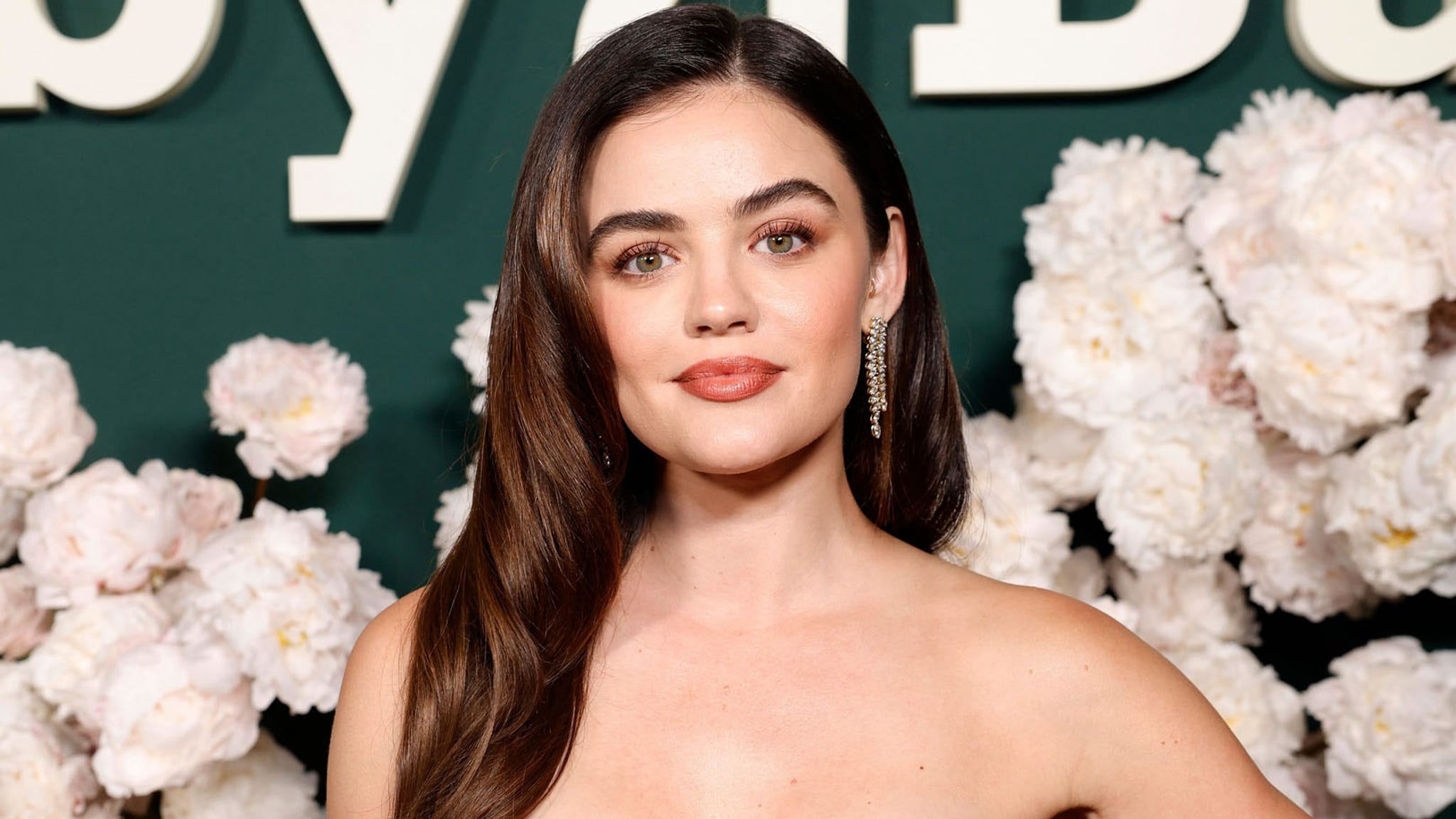 Lucy Hale celebra 2 años de sobriedad y se muestra en un viaje ‘profundamente privado’