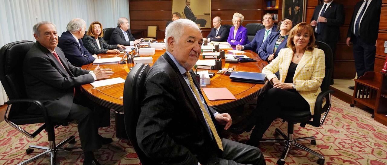 El magistrado Ramón Sáenz discrepa y sostiene que el Supremo vulneró también la presunción de inocencia de Rodríguez, por Ernesto Ekaizer