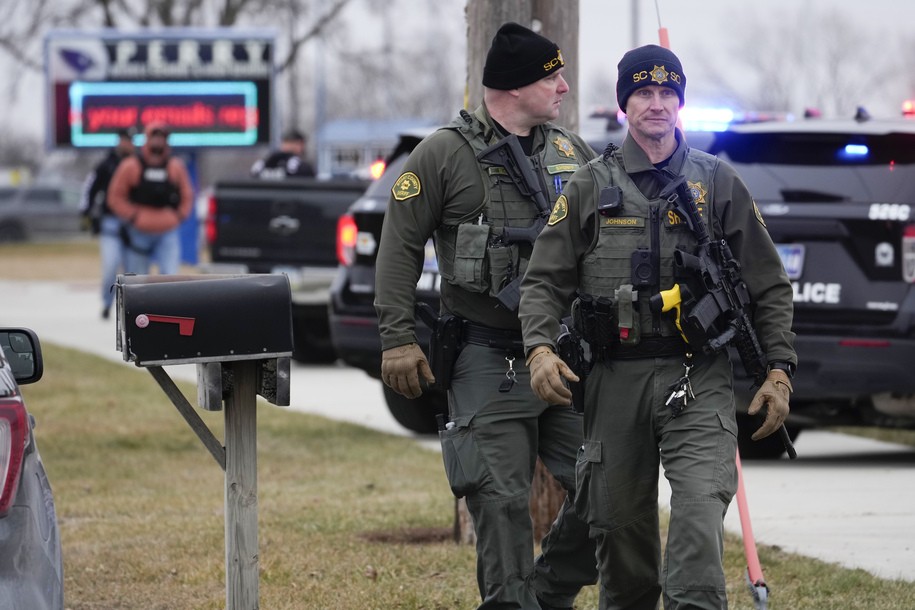 La policía dice que ha habido un tiroteo en una escuela secundaria en Perry, Iowa