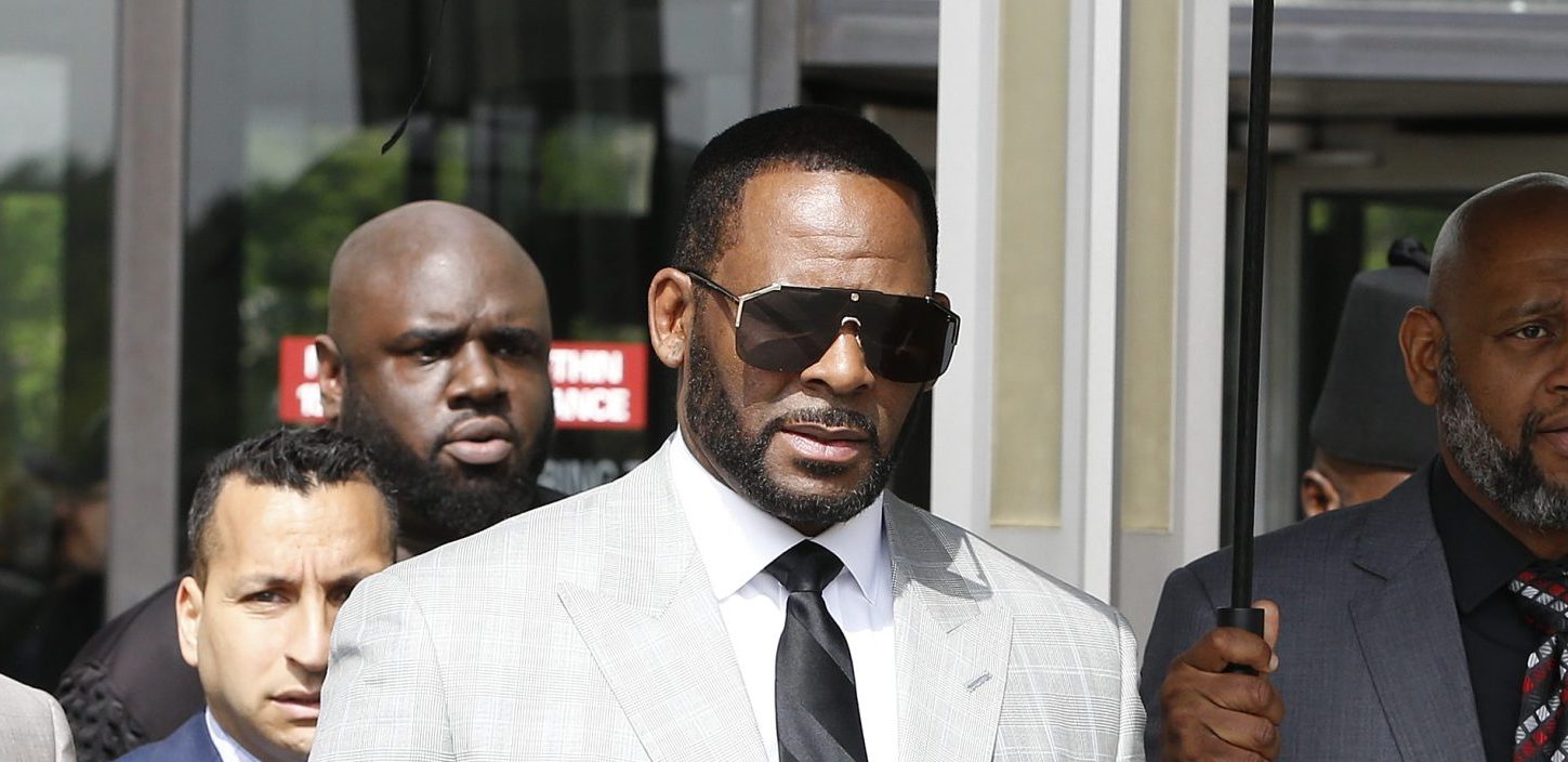R. Kelly revela que “no sabe leer” en respuesta a sentencia de 10,5 millones de dólares