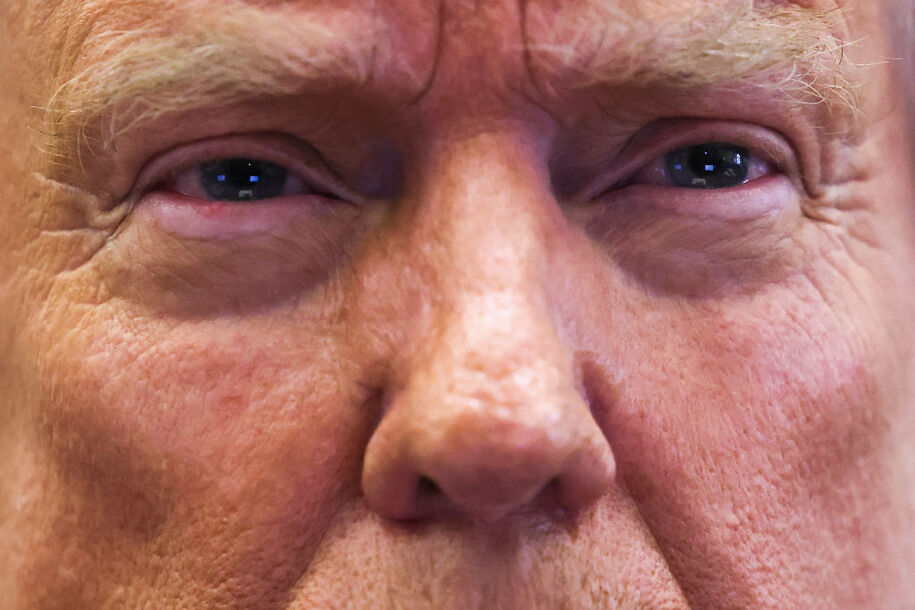 Donald Trump gana Iowa, pero aún carga con un pesado equipaje