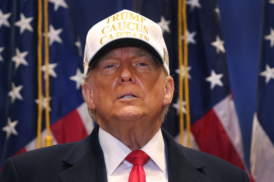 Trump sale furioso de la corte con el ceño fruncido y un demócrata de Texas se vuelve viral