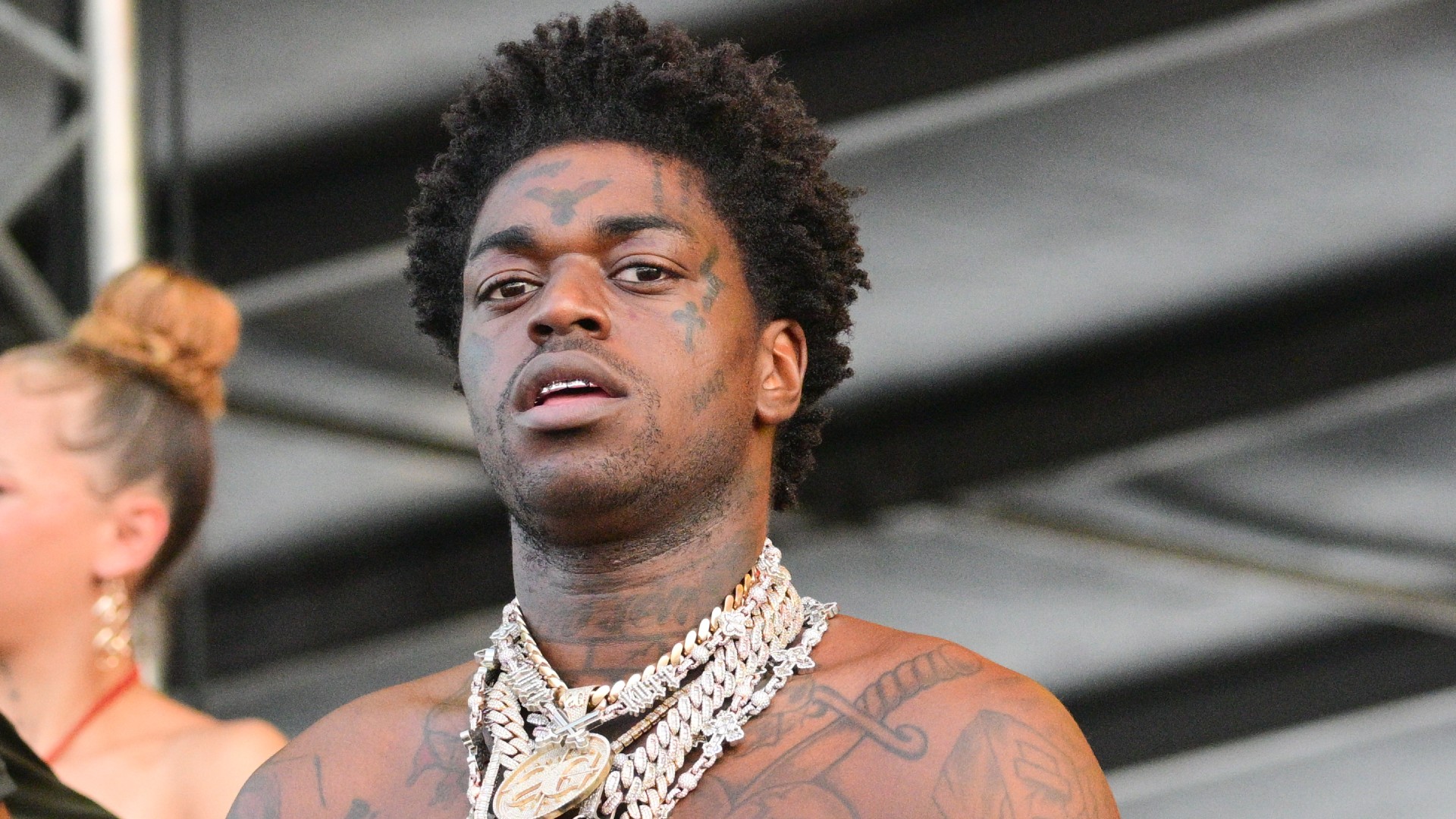 Juez de Florida ordena a Kodak Black permanecer en prisión incluso si es liberado