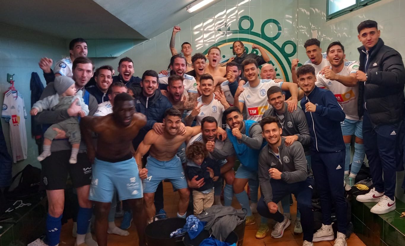 LEWIS SELLÓ EL DOBLE GANADOR DE TORRY