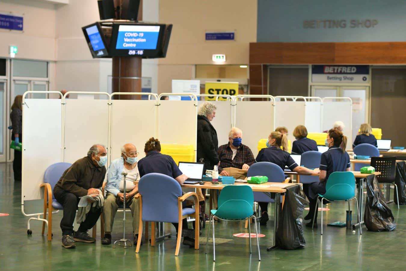 Miles de casos graves de covid-19 en el verano del Reino Unido debido a la omisión de vacunas