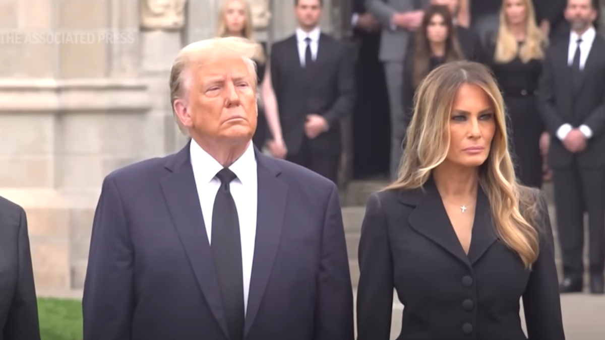 Equipo DeSantis incendiado por afirmar que Trump se estaba escondiendo en su sótano; estaba en el funeral de la madre de Melania