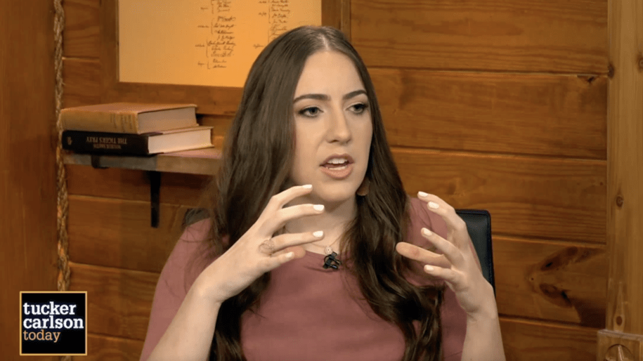 Los liberales de TikTok prometen ‘sacar la pornografía’ de las escuelas de Oklahoma, mientras Florida desafía los carteles de libros