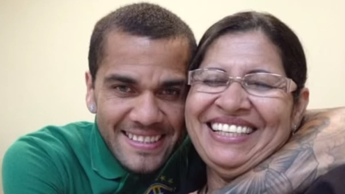 La madre de Dani Alves engaña online a su presunta víctima de violación en un ataque extraordinario: la joven deberá testificar contra la estrella del fútbol en España el próximo mes