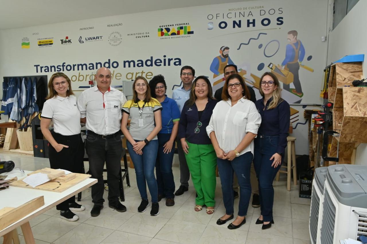 Jóvenes curitibanos se capacitan en carpintería para conquistar el mercado laboral