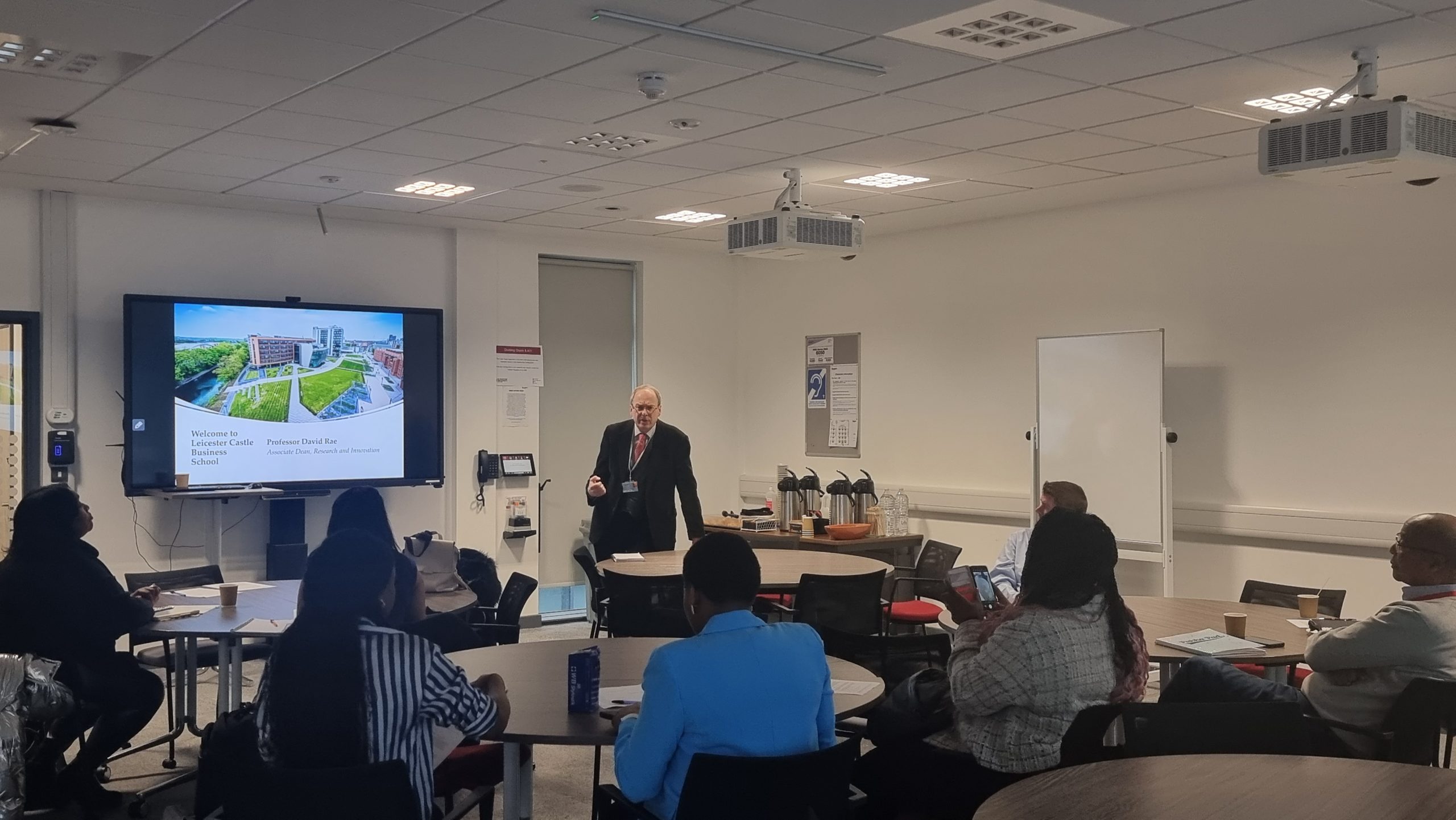 Empresa social y crisis del costo de vida – Evento de difusión de investigaciones en la Universidad De Montfort – Blog de investigación de ECSB