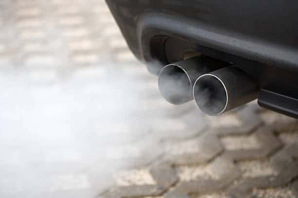Los expertos sugieren que las partículas más peligrosas no son filtradas por los gases de escape de los automóviles