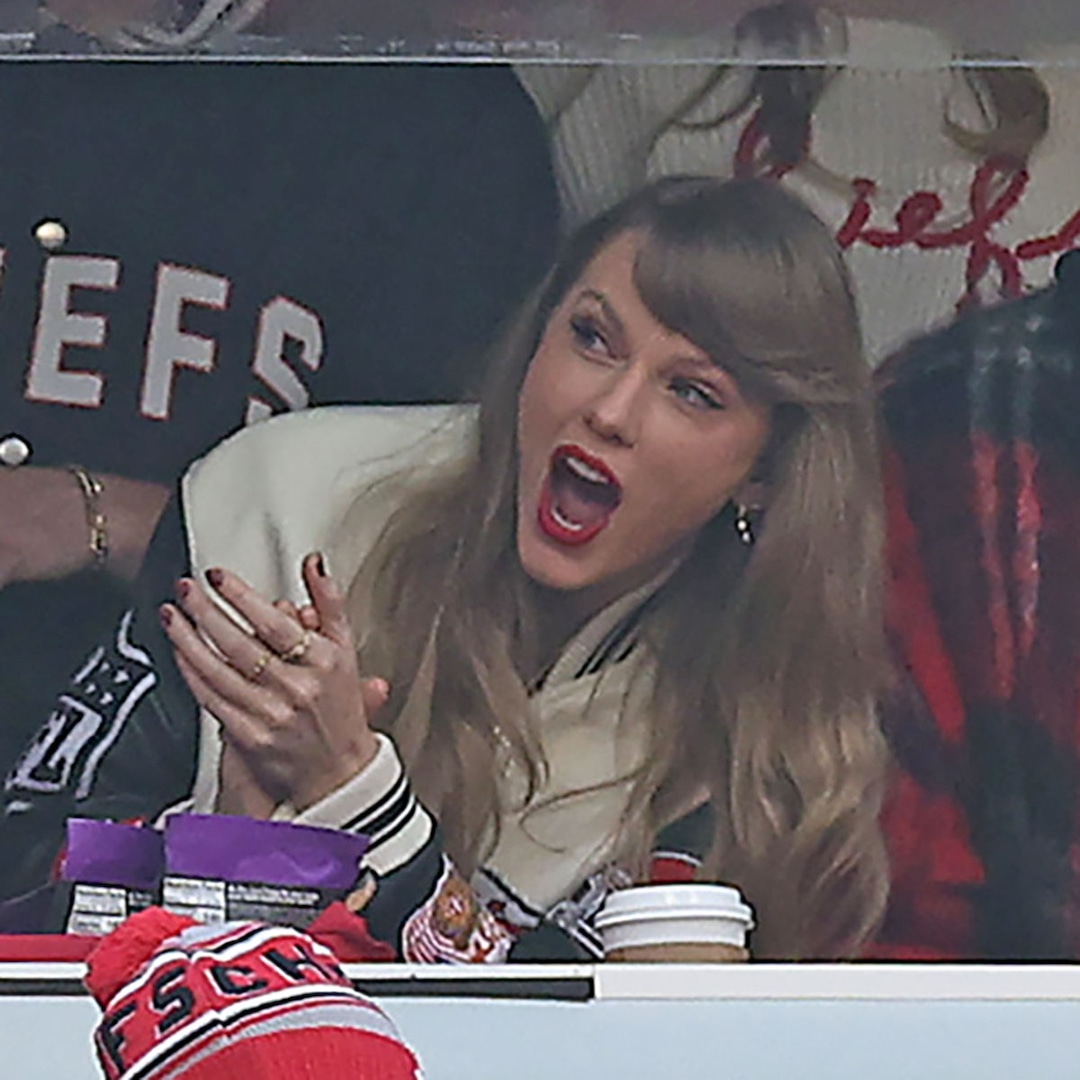 Taylor Swift coincide con el estilo de Travis Kelce en el juego de NYE de los Chiefs