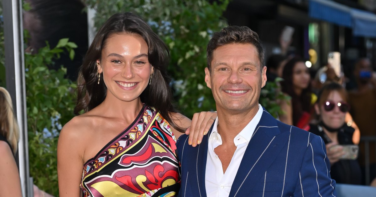Ryan Seacrest y Aubrey Paige celebran juntos el Año Nuevo