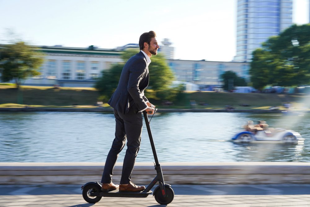 Casco obligatorio para los conductores de scooter en Málaga « Euro Weekly News