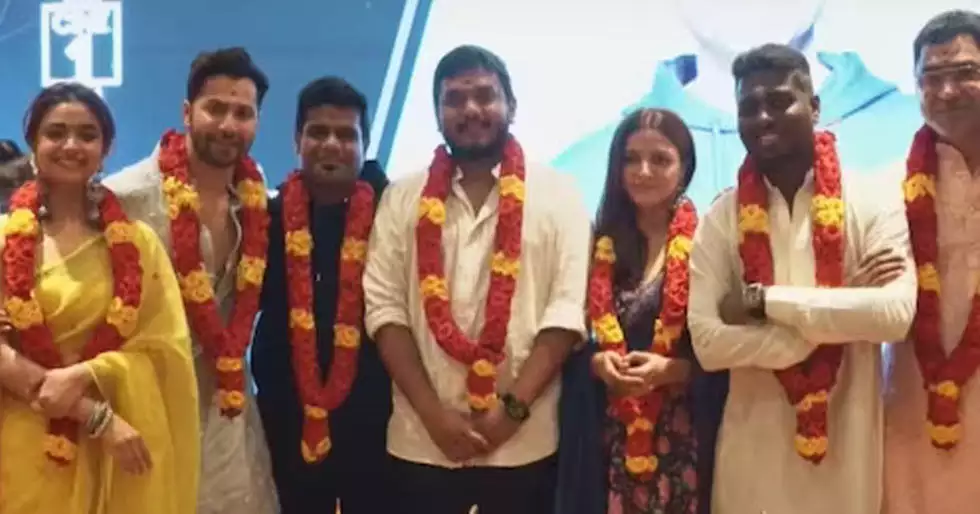 El video muhurat de Varun Dhawan y Wamiqa Gabbi, protagonista de VD18, se vuelve viral.  El título se revelará pronto.