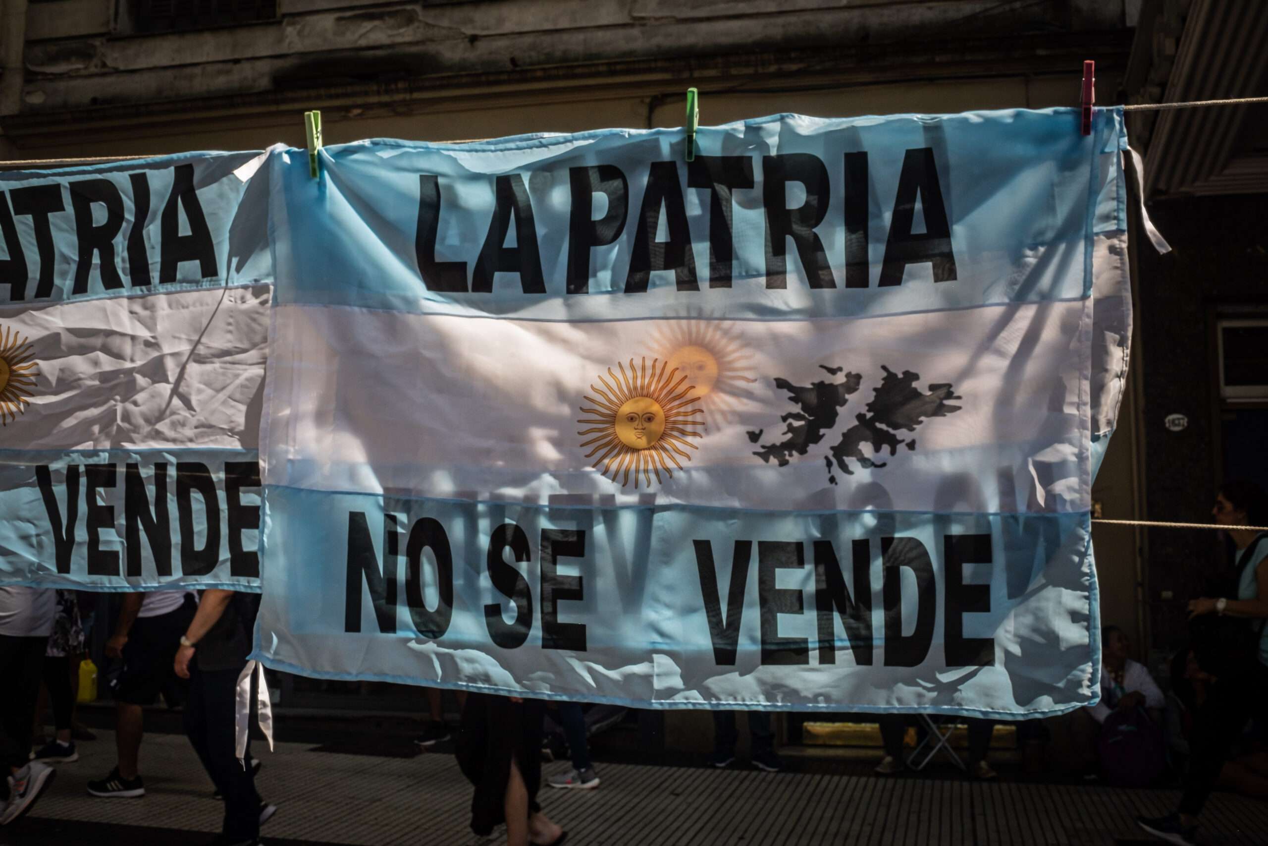 La ‘terapia de shock’ de Milei lleva a los argentinos a protestar contra las medidas de austeridad
