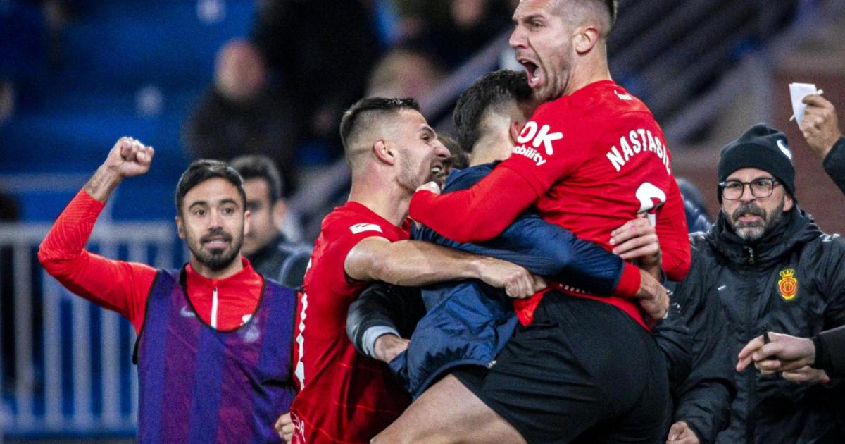 El Real Mallorca logra un último punto ante el Alavés