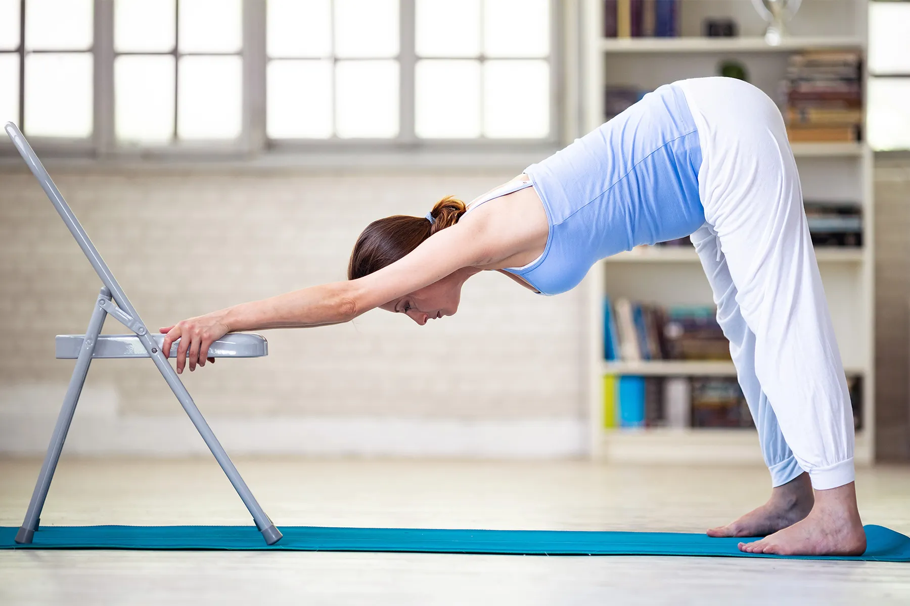 Cómo hacer yoga en silla