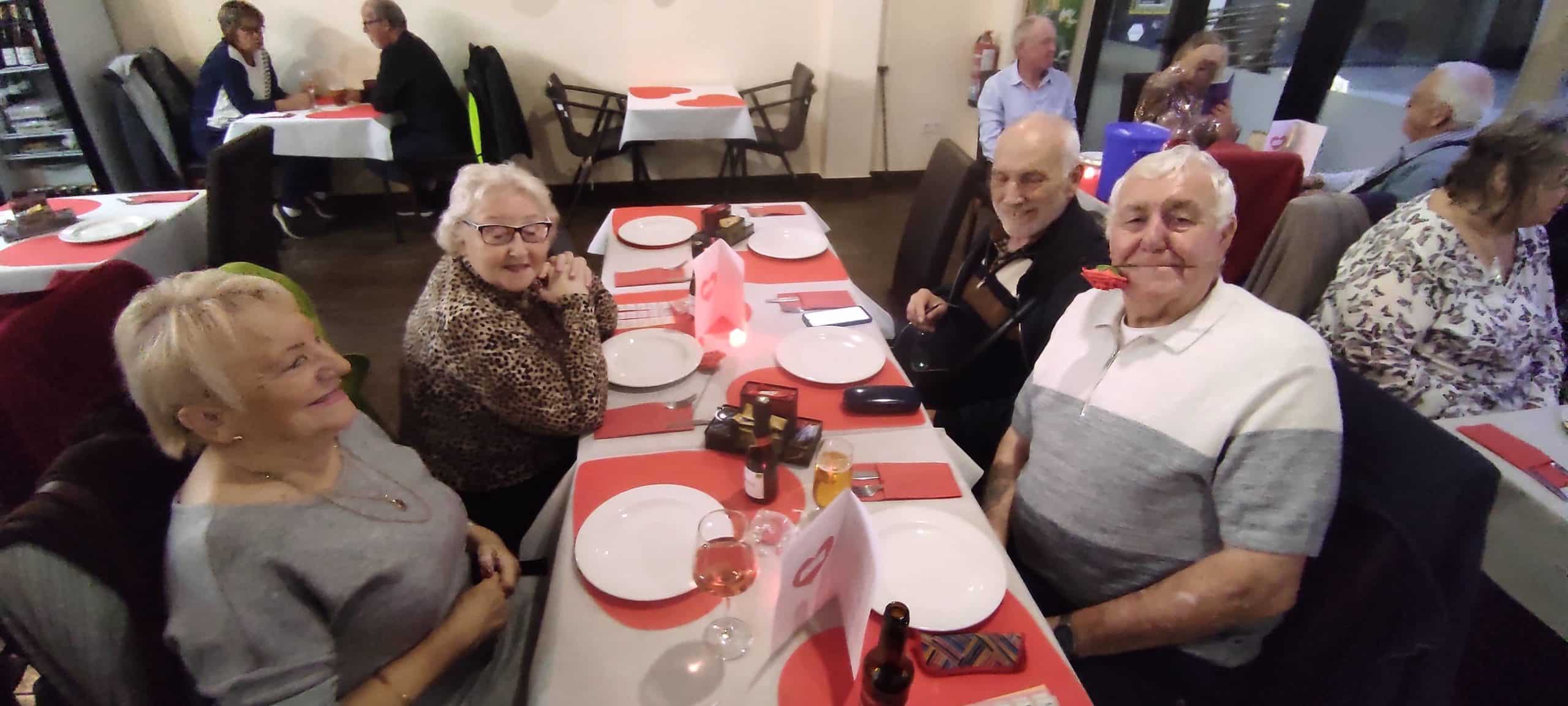 Los marineros adornan a sus seres queridos en San Valentín